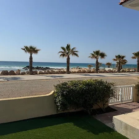 Sandy Beachfront 3br - וילה