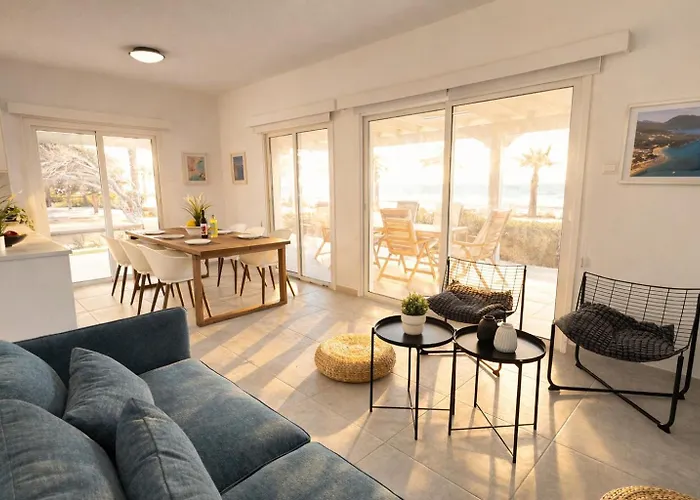 Sandy Beachfront 3br -