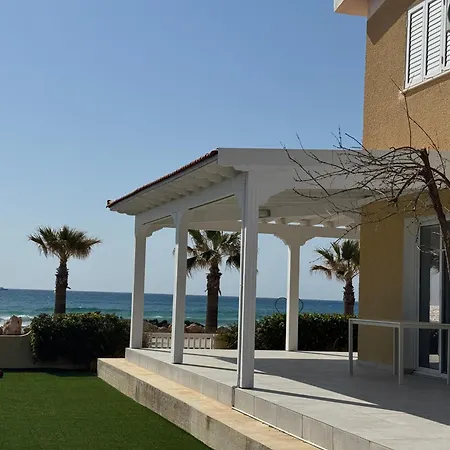 Sandy Beachfront 3br - Villa *
