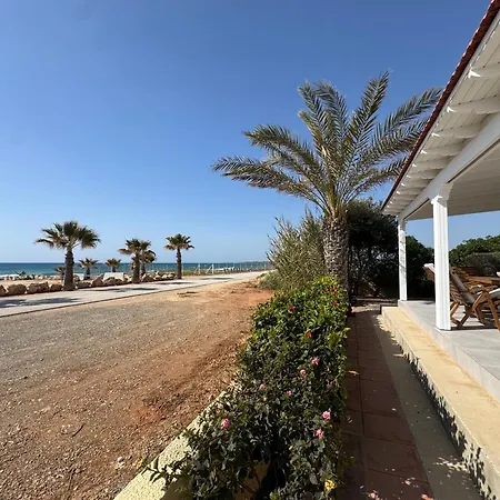 Villa Sandy Beachfront 3br - *