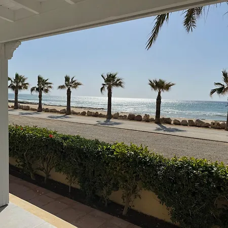 Sandy Beachfront 3br - *