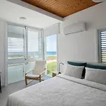 Sandy Beachfront 3br -
