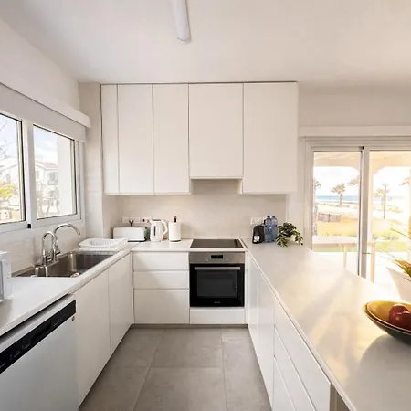 Sandy Beachfront 3br - *