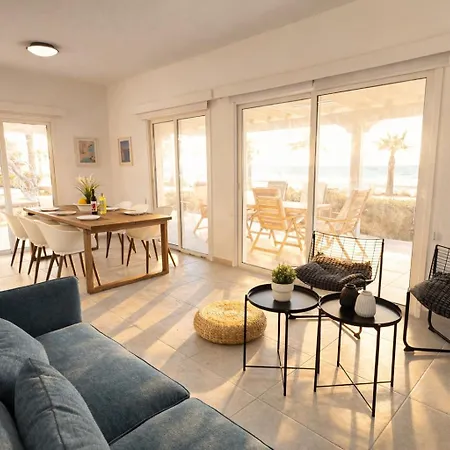 Sandy Beachfront 3br -