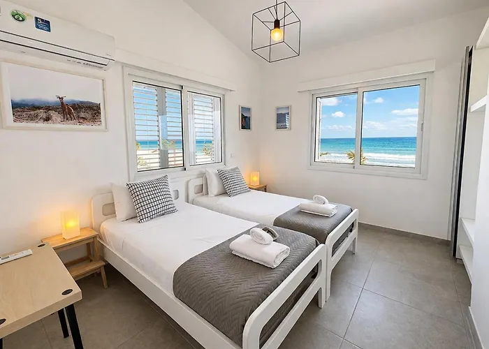 Sandy Beachfront 3br - *