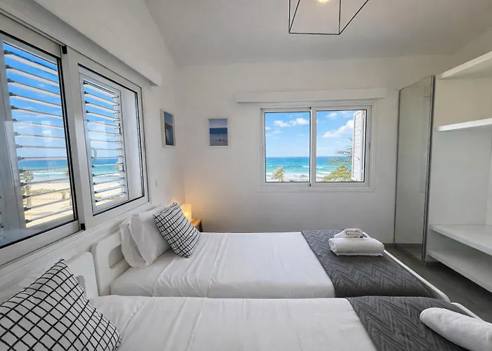 Willa Sandy Beachfront 3br -
